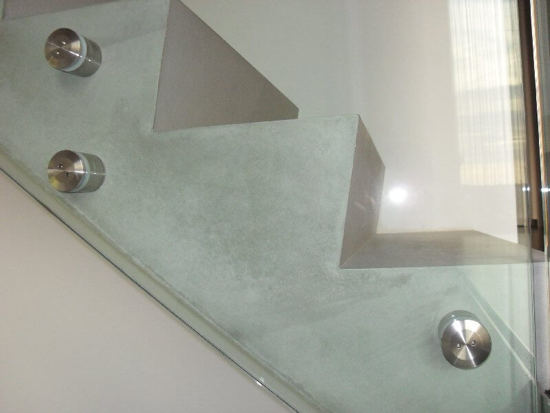Pglas - Glazen trapleuning-glasbouten helder glas beton 001